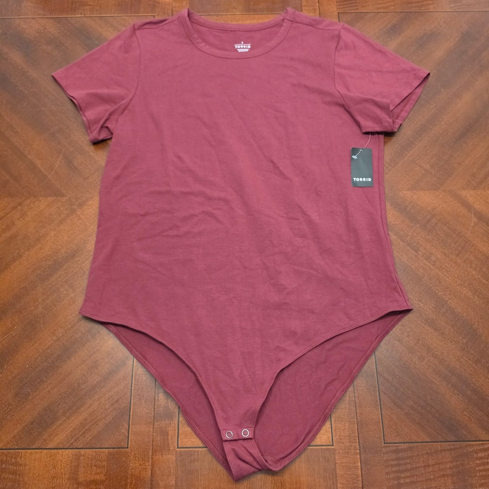 Torrid Bodysuit Womens 3X Burgundy Foxy Crew SS Snap Closure Plus Size Basic New